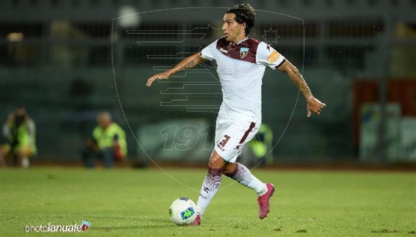 Salernitana, Walter Lopez mette all’asta la sua maglia: “Sostengo iniziativa del Centro Storico”