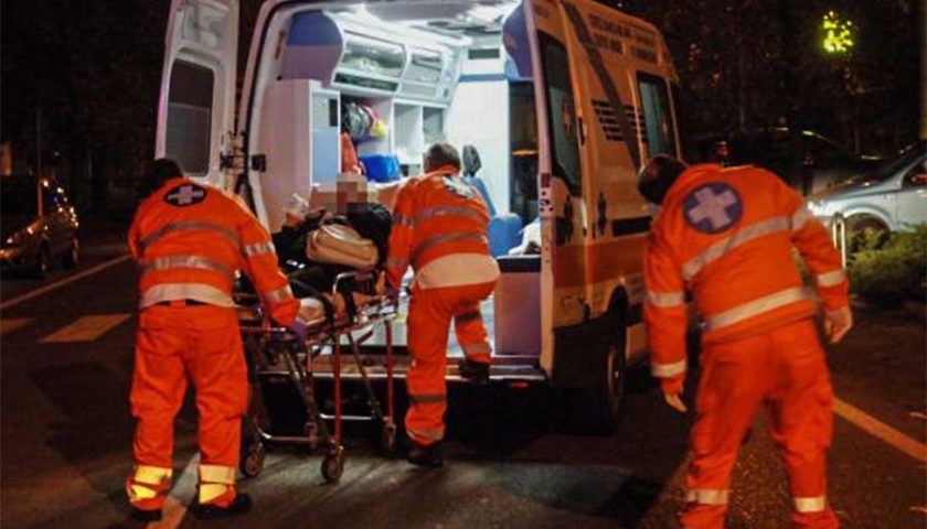 Giù dal Ponte Garibaldi a Roma mentre si fa un selfie, grave un giovane della Campania