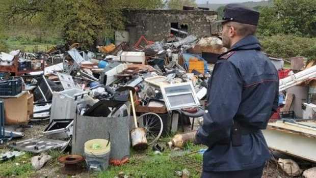 Rifiuti in localita’ Molino Vecchio a Buccino, scatta il sequestro