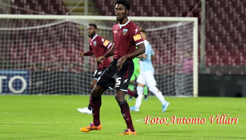 Prova d’orgoglio della Salernitana, in dieci per tutto il match vince il derby contro la Juve Stabia