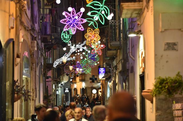 Salerno, Luci d’artista 2023: flop gara d’appalto per il montaggio delle luminarie