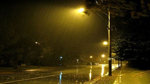 Doppia allerta meteo in Campania per piogge, temporali e vento forte