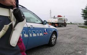 Atena Lucana, mezzo pesante si ribalta sulla A2: traffico in tilt