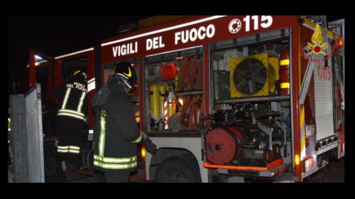 Vasto incendio in via Filettine a Pagani, a fuoco baracca