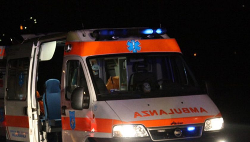 Cade sugli scogli dal lungomare, doppio trauma a Castellabate per un turista 28enne di Nocera Inferiore