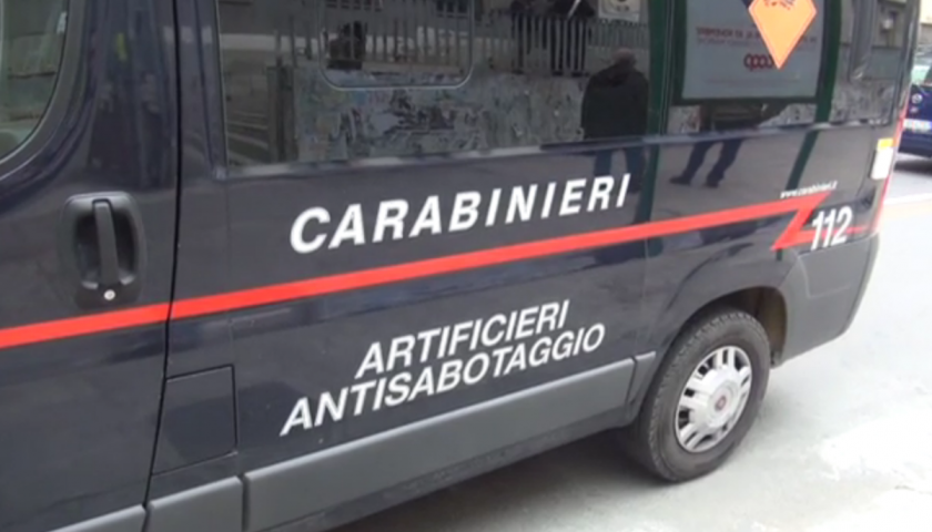 Allarme bomba in via Diaz a Salerno, erano solo lampadine per presepi