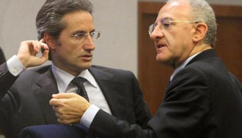 Elezioni regionali, sondaggi boom per De Luca:  Caldoro staccato di oltre 40 punti