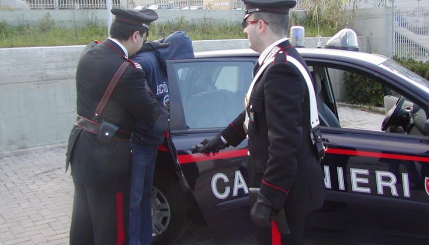 Tunisino semina il panico in un supermercato di Castellabate, fermato dai carabinieri