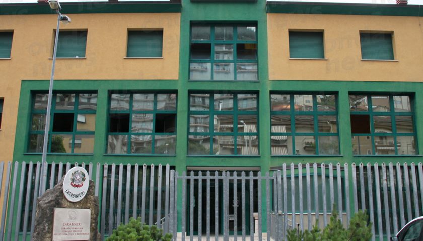 Botte in casa dal marito, scappa scalza in caserma: arrestato a Sala Consilina il compagno violento