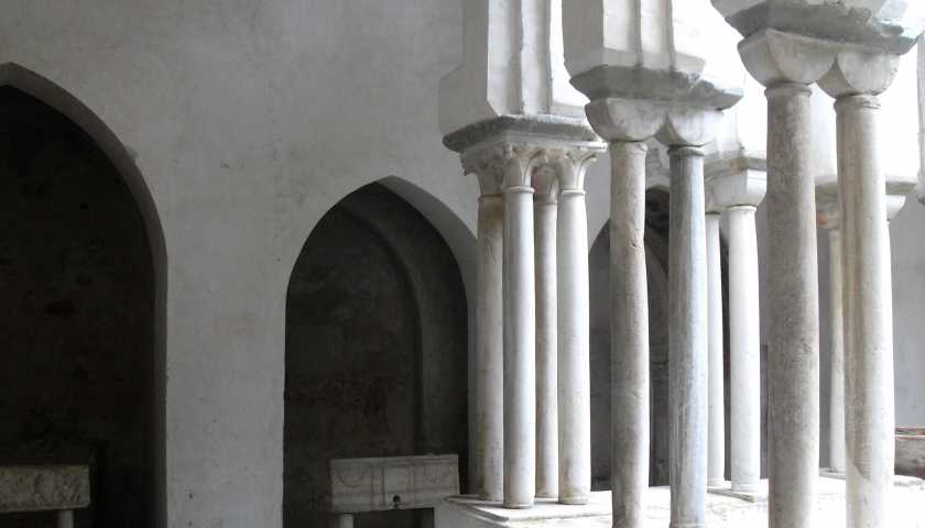 Tracce di sepolture medievali al Chiostro del Duomo di Amalfi