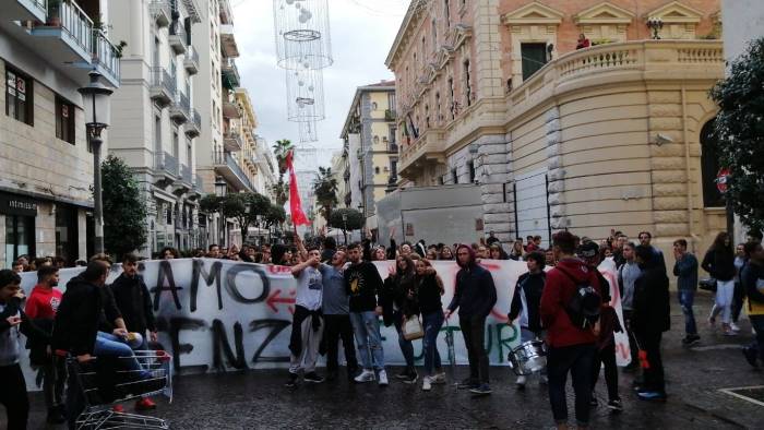 Salerno: studenti in corteo per l’edilizia scolastica e l’alternanza scuola-lavoro