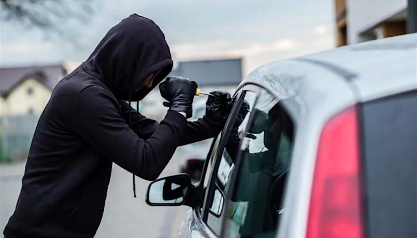 Battipaglia, tentano di rubare auto ma il Block Shaft evita il furto