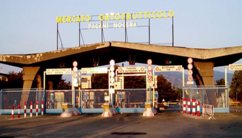 Incendio al mercato ortofrutticolo di Nocera/Pagani