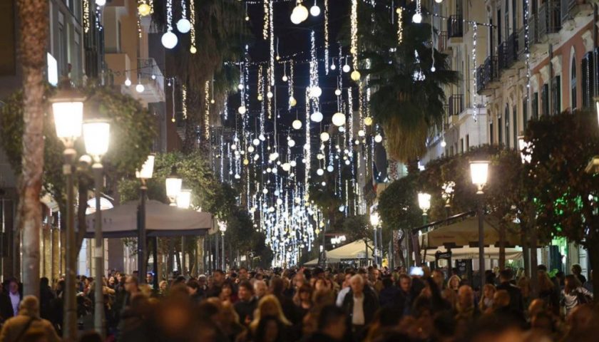 NON SOLO “LUCI” D’ARTISTA. CON LE LUMINARIE ANCHE ADDOBBI FLOREALI E MUSICA CORALE