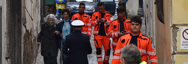 Sarno, la rabbia dei trecento sfollati: tutta colpa di quei maledetti piromani