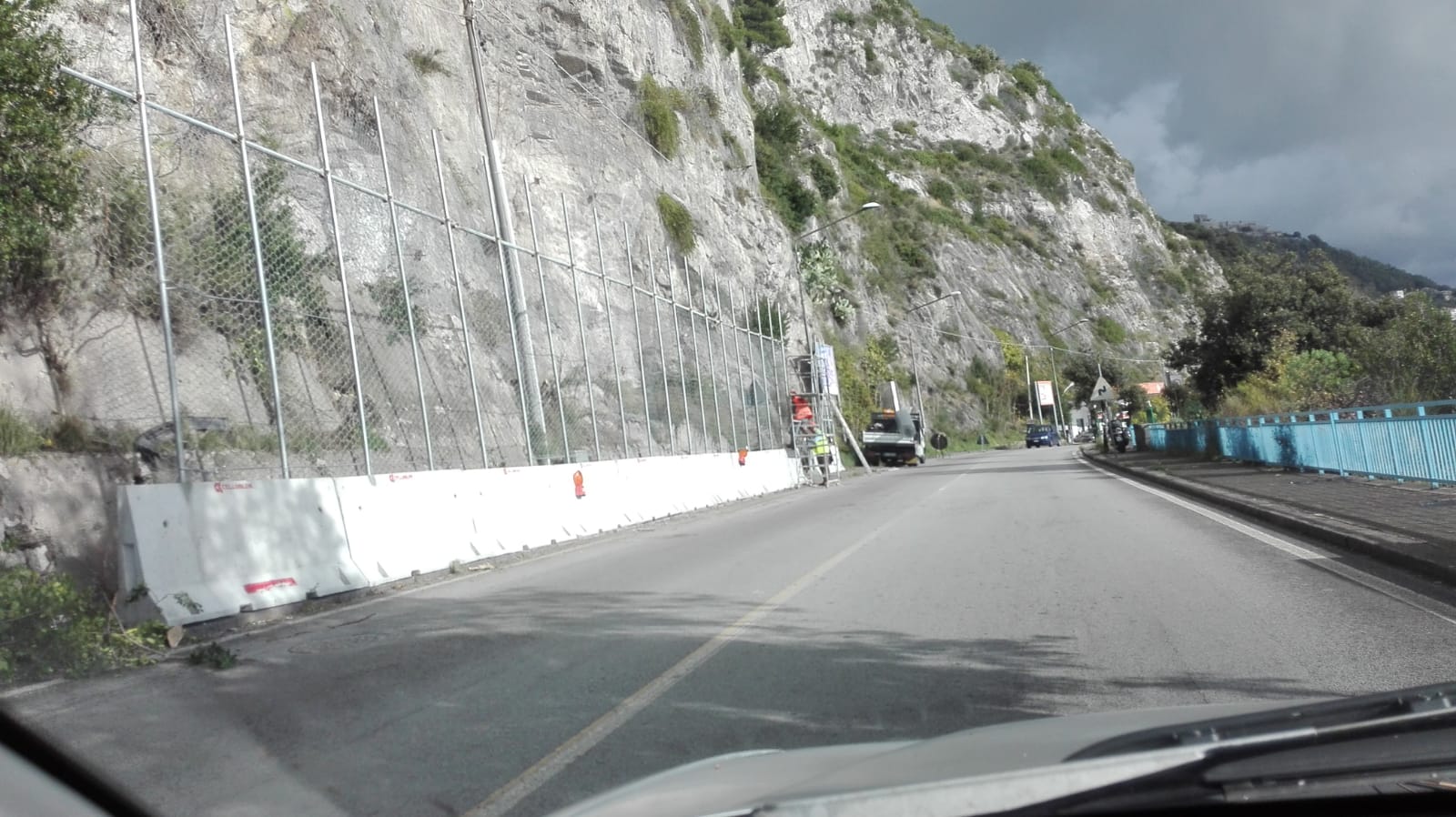 Statale 18: ripristinato il doppio senso di circolazione, tra Vietri sul Mare e Salerno ora traffico regolare - il Giornale di Salerno .it