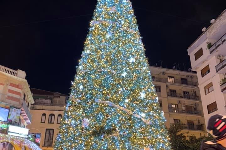 Boom di visitatori per Luci d’Artista ma solo il 60% sono state le camere prenotate per il week end dell’Immacolata