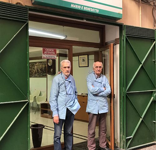Chiude a fine mese la storica barberia di Mario e Benedetto in via Fieravecchia