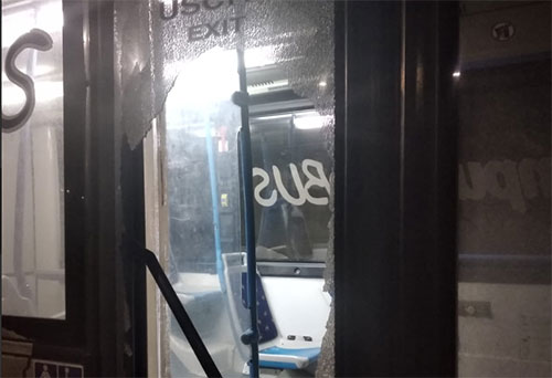 Pontecagnano: ancora vandali in azione sul pullman di Busitalia