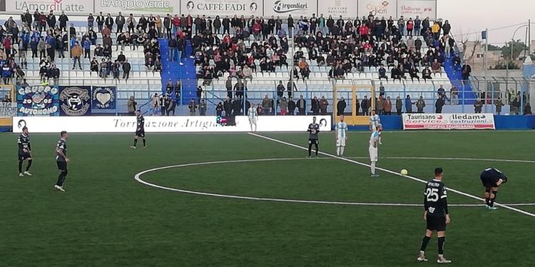 Fumogeno allo stadio: daspo di 1 anno a tifoso della Cavese