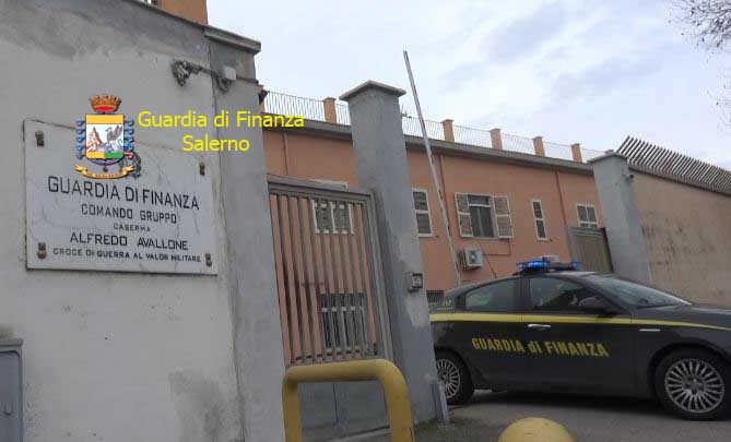 Salerno, sequestrati in due attività commerciali oltre 480mila prodotti potenzialmente pericolosi