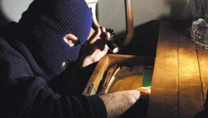 Agropoli, non si arresta l’onda dei furti: svaligiata una casa in località Madonna del Carmine