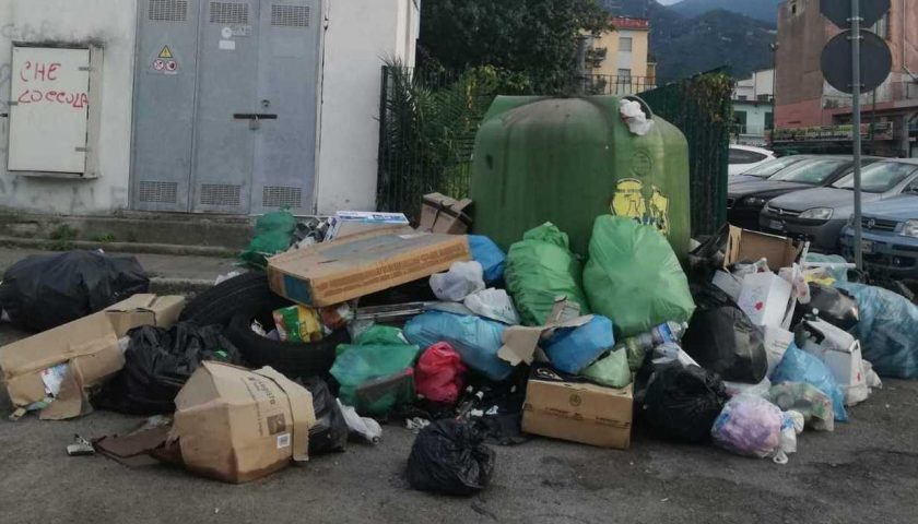 Abbandono rifiuti, le Guardie Ecozoofile lanciano l’allarme: “A Salerno e provincia tante zone coinvolte”