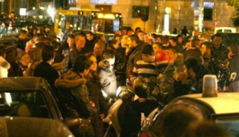 Alcol e musica fuori orario, chiusi due locali pubblici della movida di Salerno