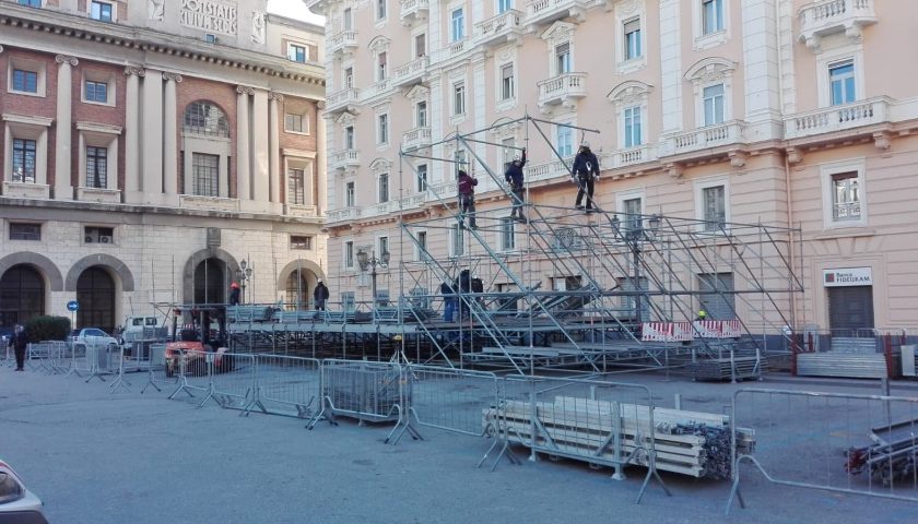 Concertone di Capodanno, iniziato il montaggio del palco in piazza Amendola