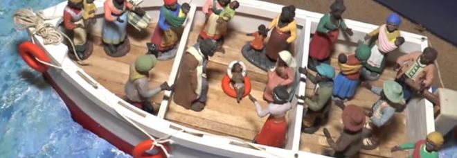 Presepe denuncia a Padula, il bambino Gesù nasce nel barcone
