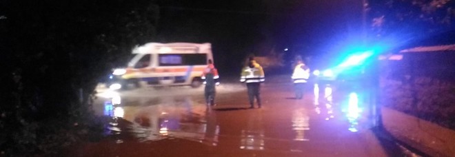 Frana travolge un’auto a Montecorvino Rovella, conducente finisce in ospedale