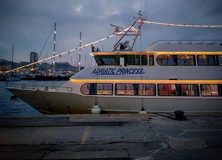 Luci d’artista con la Princess Adriatic per le escursioni nel Golfo di Salerno