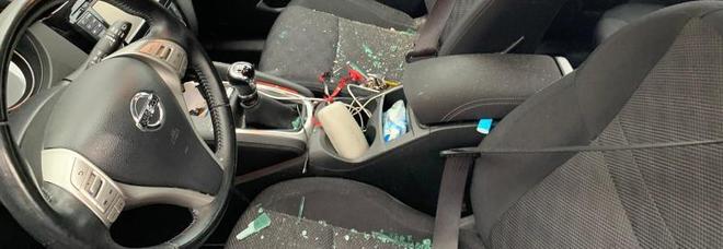 Sasso contro l’auto dell’assessore, finestrino sfondato: «Intimidazione»