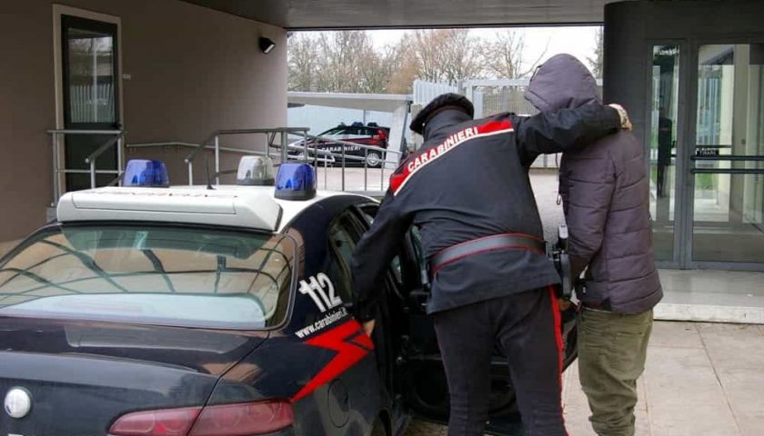 Arsenale fuorilegge in casa, arrestato un 55enne di Pagani: finisce ai domiciliari