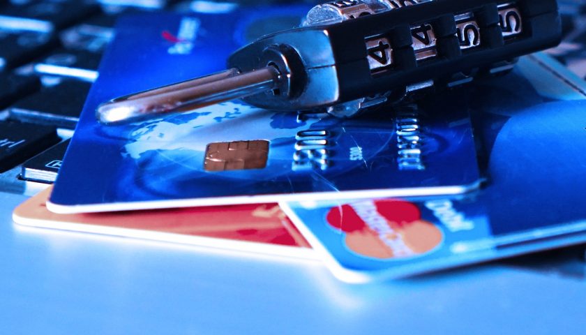 Carte di credito clonate, salernitani indagati e perquisiti
