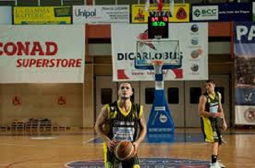 Colpo Virtus Arechi Salerno, arriva l’esterno Leonardo Ciribeni