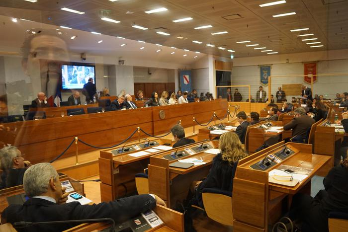 Consiglio Regionale della Campania: approvata la legge di bilancio 2020. Duro scontro con le opposizioni