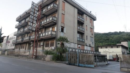 Fonderie Pisano, l’associazione Salute e Vita diffida l’Arpac: “Area residenziale, non industriale, basta fingere di non sapere”