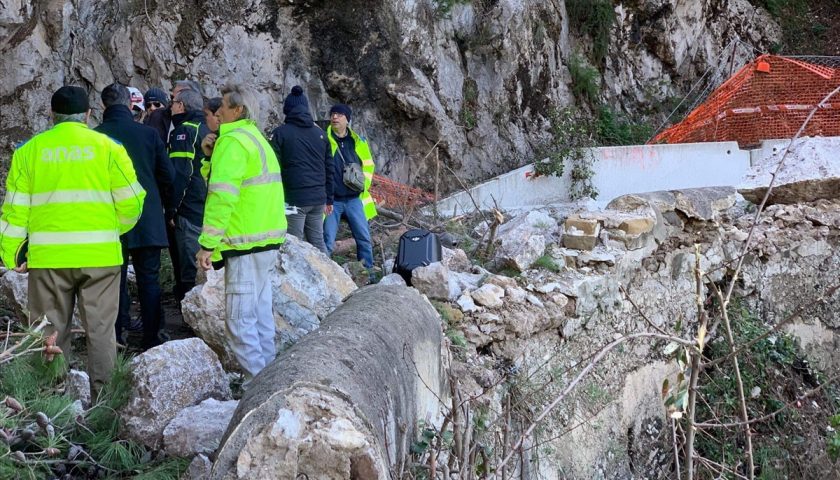 Scenario apocalittico sulla frana di Capo d’Orso: sopralluoghi tecnici in mattinata, situazione complessa