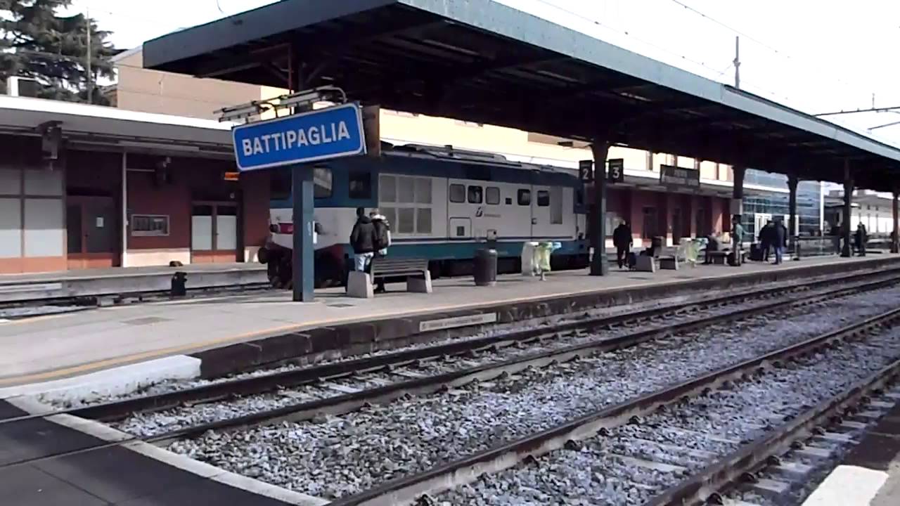 Due persone colte da malore sui binari ferroviari a Battipaglia, soccorse e trasportate in ospedale