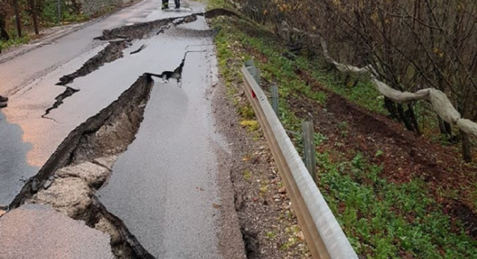 San Cipriano Picentino, fuga di gas dopo la frana sulla SP26