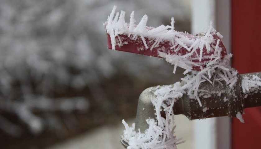 Calo delle temperature e tubature gelate, i consigli di Salerno Sistemi