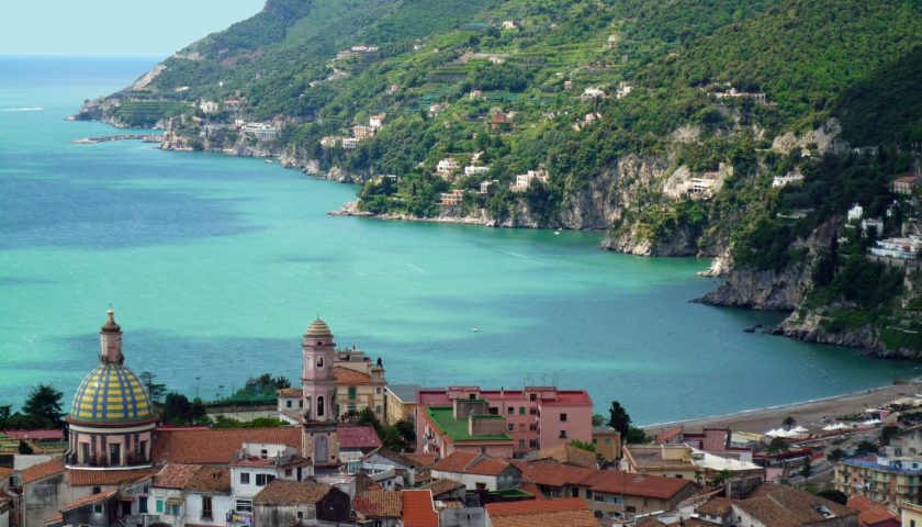 Costiera Amalfitana nelle mandi dei vandali, dopo Cetara danni anche a Vietri sul Mare