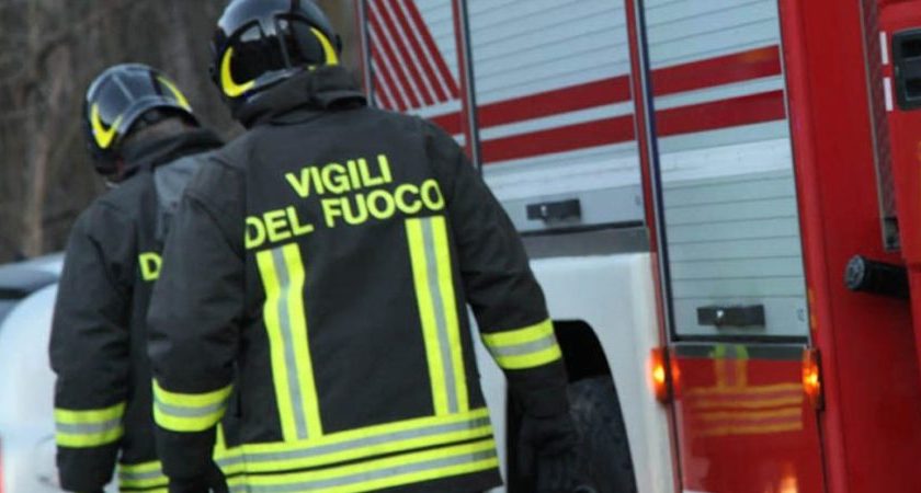 Incendio a Pellezzano, traffico interrotto