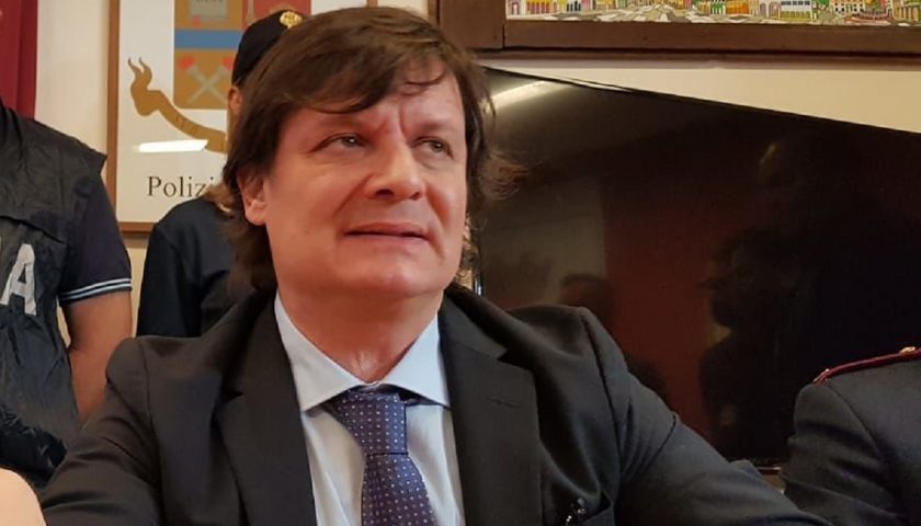 “Corruzione con il metodo mafioso”: la Procura di Salerno indaga sul procuratore aggiunto di Catanzaro