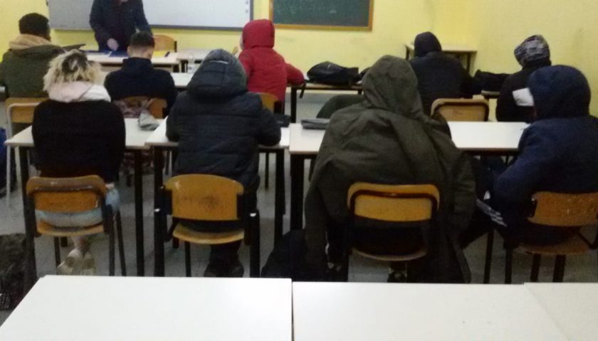 Pontecagnano, alunni di 4 scuole al gelo al ritorno dalla pausa natalizia. Protesta anche il sindaco