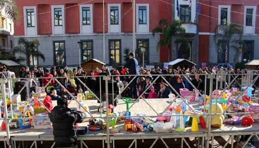 Battipaglia, choc alla festa della Befana: rubati i giocattoli dei bambini