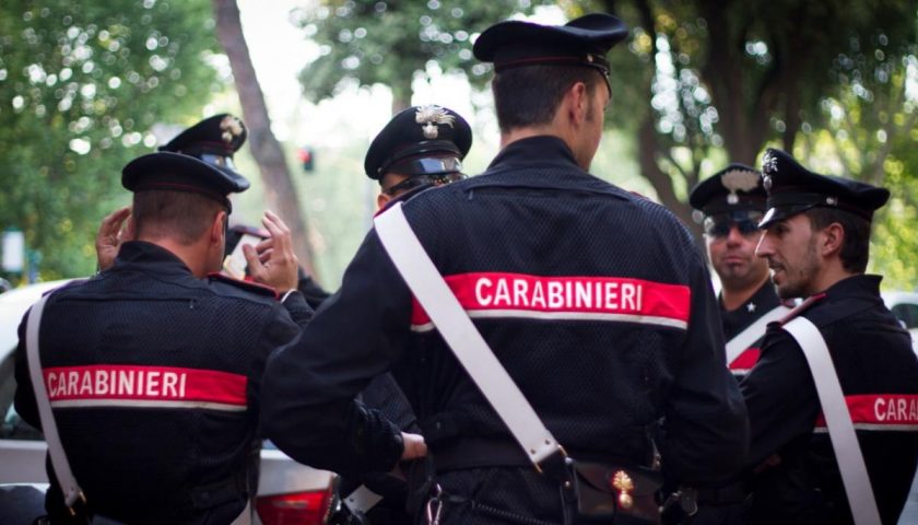 Minaccia carabinieri sul lungomare, poi scappa: nigeriano fermato ed espulso