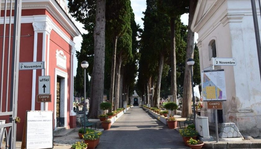 Maltempo, tromba d’aria fa danni al cimitero di Eboli: chiusa la sala mortuaria