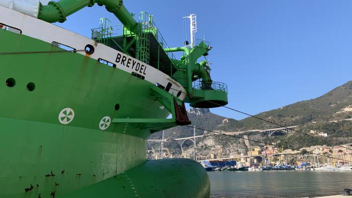 Porto di Salerno, arriva la svolta: attracca la maxi draga